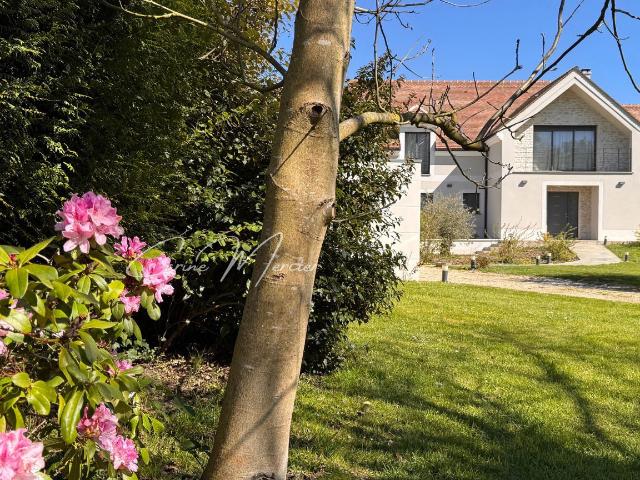 Maison 9 pièces 317 m²
