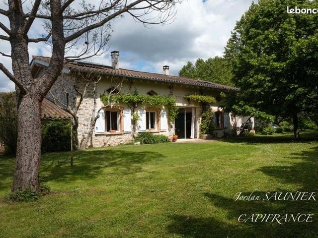Maison 9 pièces 317 m²