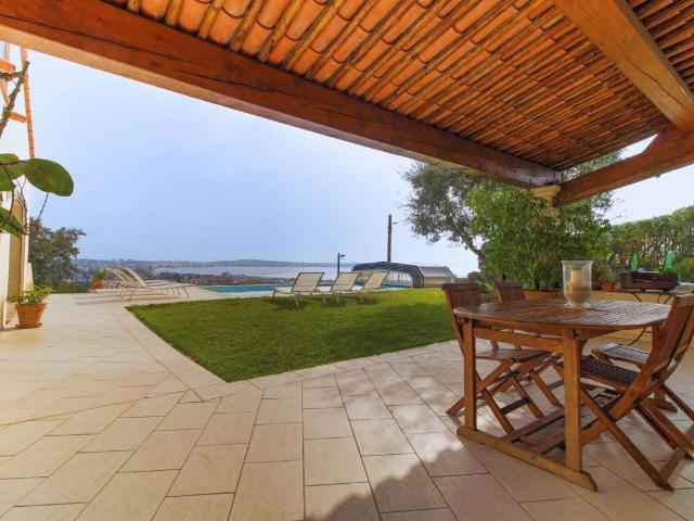 Maison 9 pièces 317 m²