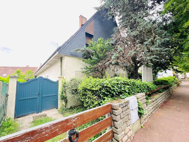 Maison 9 pièces 318 m²