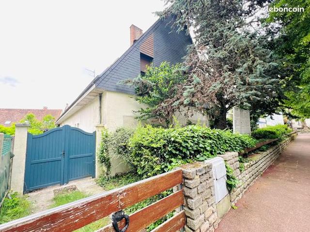Maison 9 pièces 318 m²