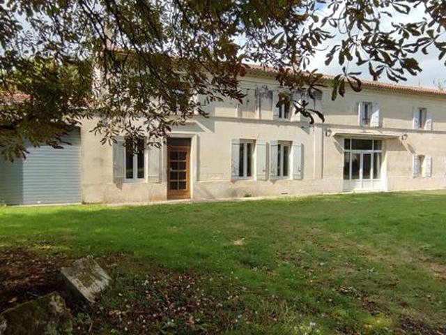 Maison 9 pièces 318 m²