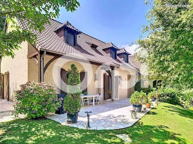 Maison 9 pièces 318 m²