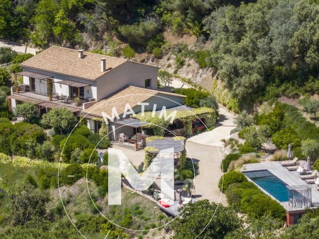 Maison 9 pièces 318 m²
