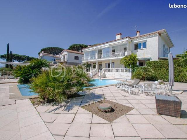 Maison 9 pièces 319 m²
