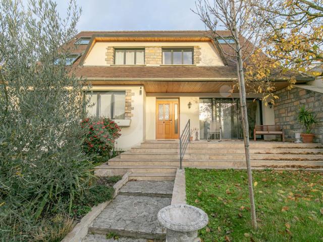 Maison 9 pièces 310 m²