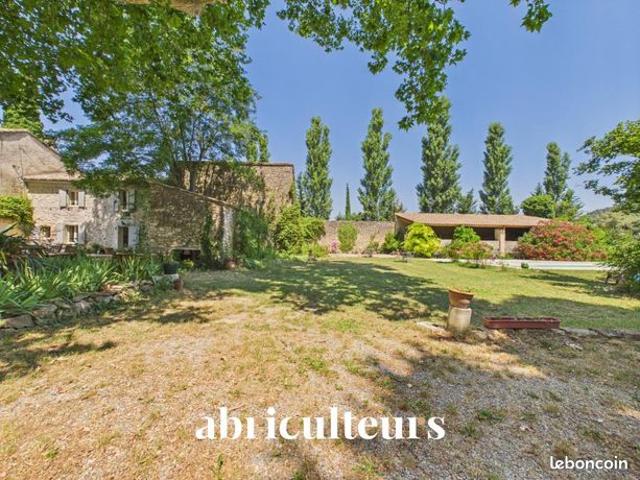 Maison 9 pièces 310 m²