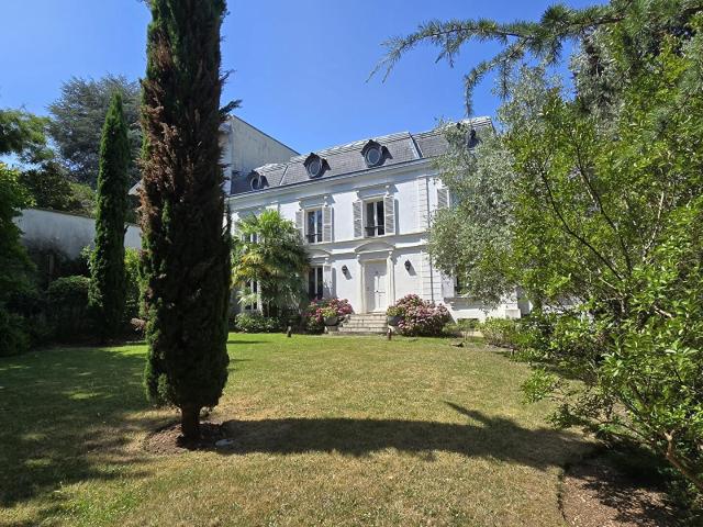 Maison 9 pièces 310 m²