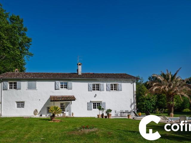 Maison 9 pièces 310 m²