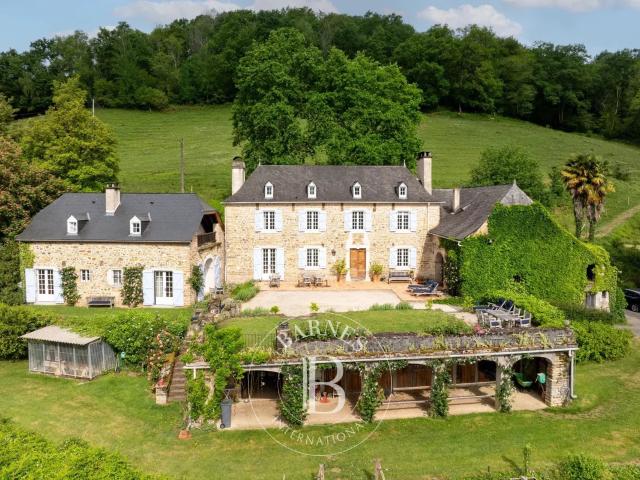 Maison 10 pièces 310 m²