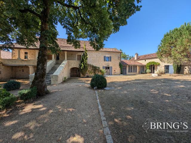 Maison 9 pièces 310 m²
