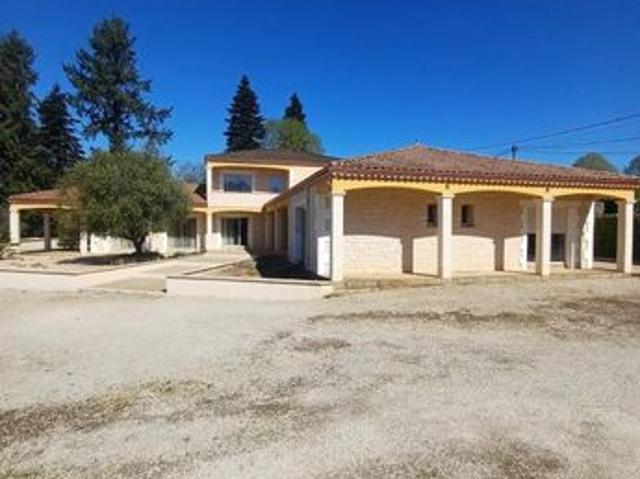 Maison 9 pièces 310 m²