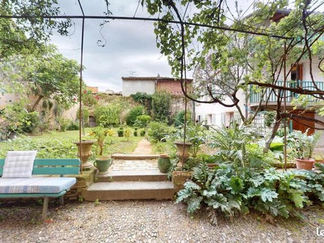 Maison 9 pièces 310 m²