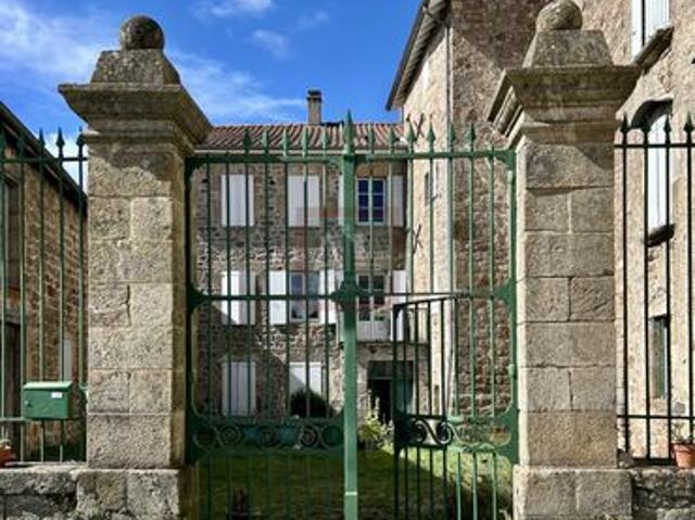 Maison 9 pièces 310 m²