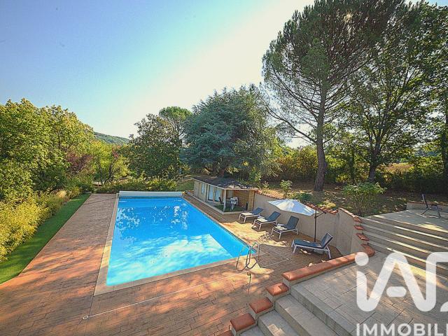Maison 9 pièces 313 m²