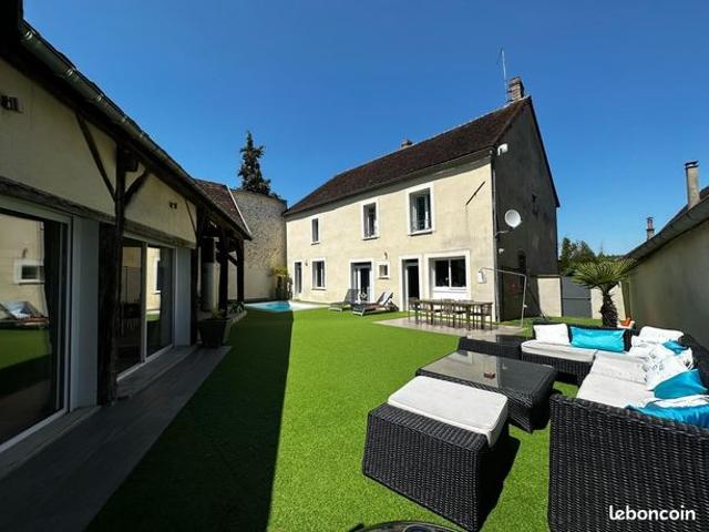 Maison 9 pièces 313 m²