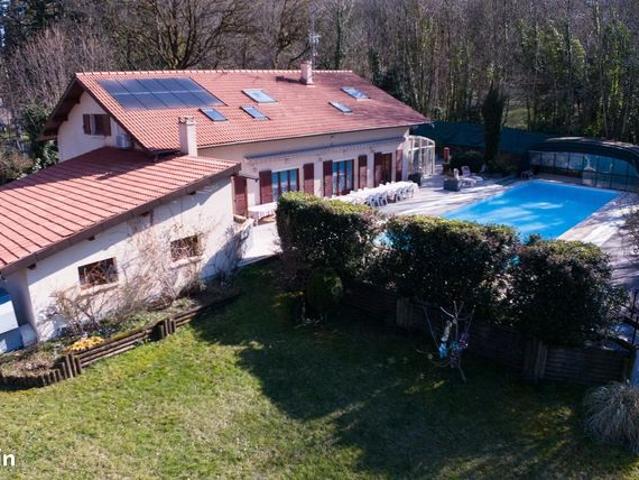Maison 9 pièces 313 m²