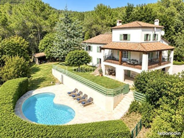 Maison 9 pièces 313 m²