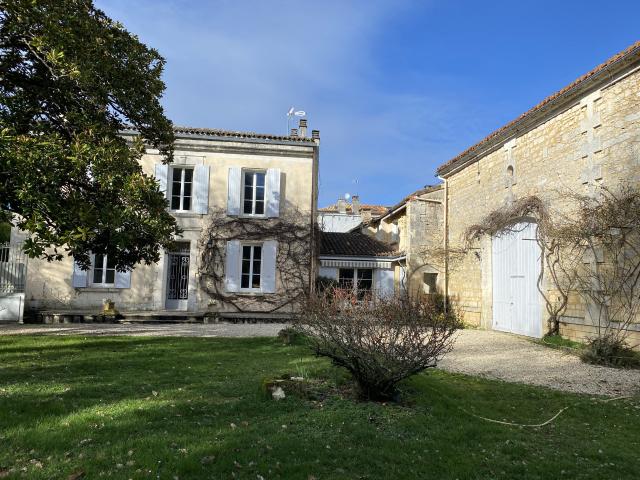 Maison 9 pièces 324 m²