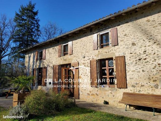 Maison 9 pièces 325 m²