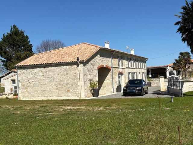 Maison 9 pièces 325 m²