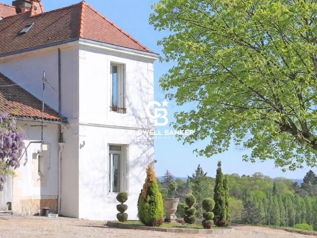 Maison 9 pièces 325 m²