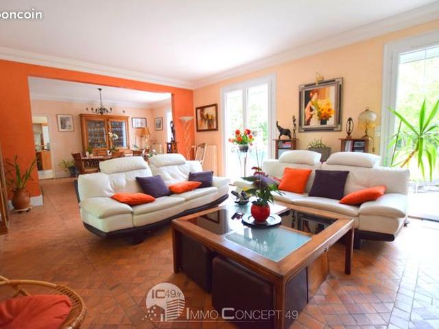 Maison 9 pièces 325 m²