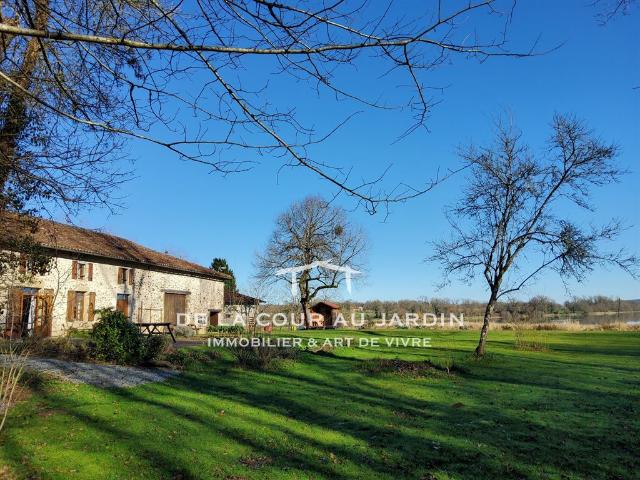 Maison 9 pièces 325 m²