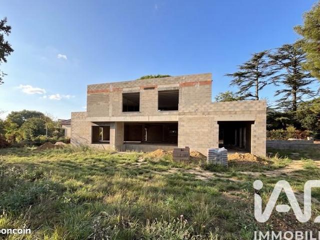 Maison 9 pièces 325 m²