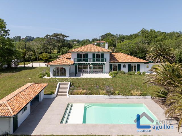 Maison 9 pièces 325 m²