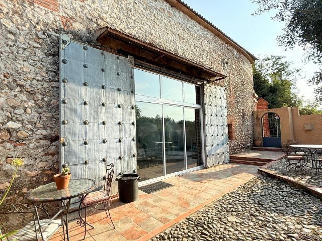 Maison 9 pièces 325 m²