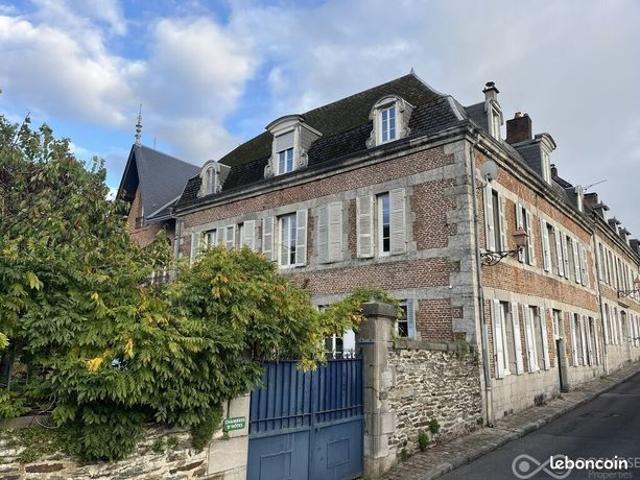Maison 9 pièces 326 m²