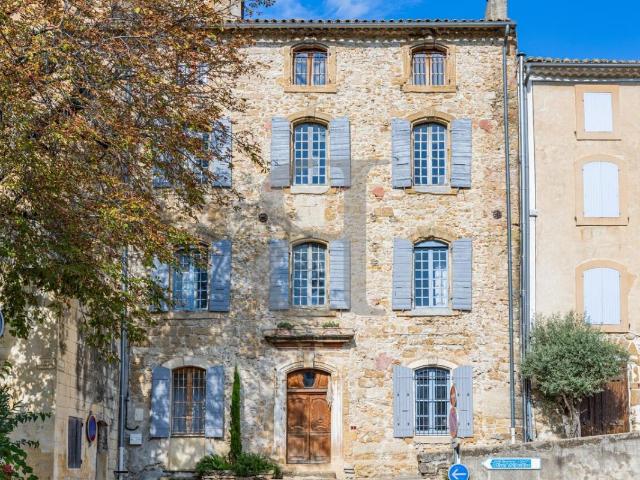 Maison 9 pièces 326 m²