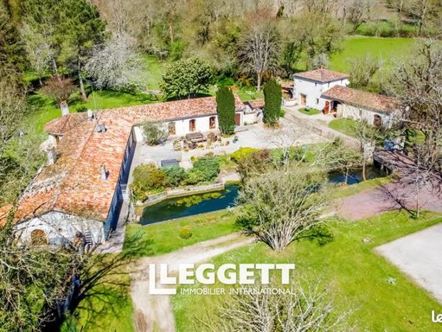 Maison 9 pièces 327 m²