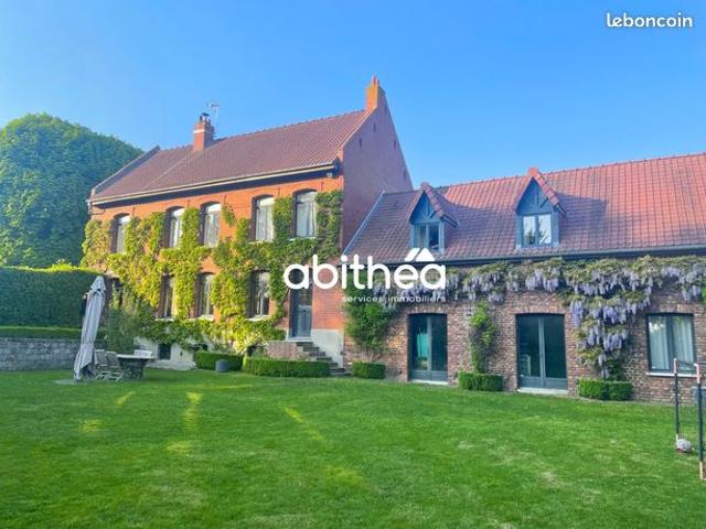 Maison 9 pièces 327 m²