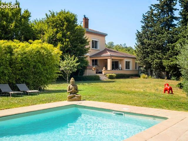 Maison 9 pièces 327 m²