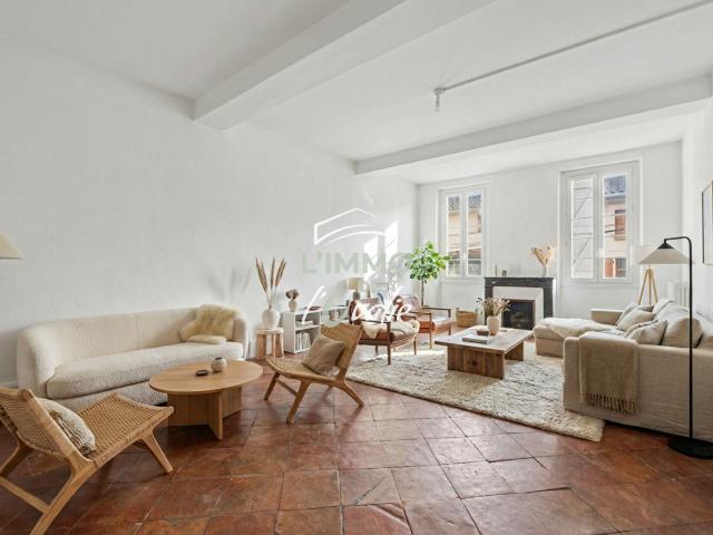 Maison 9 pièces 327 m²