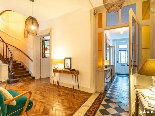 Maison 9 pièces 328 m²