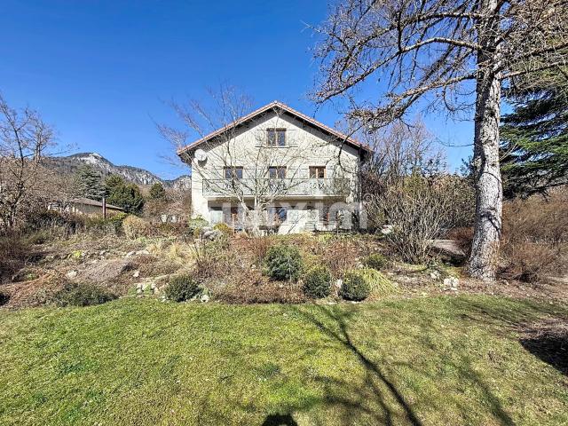Maison 9 pièces 320 m²