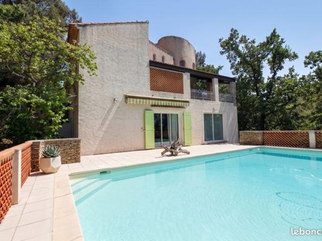 Maison 9 pièces 320 m²