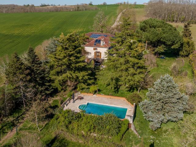 Maison 9 pièces 320 m²