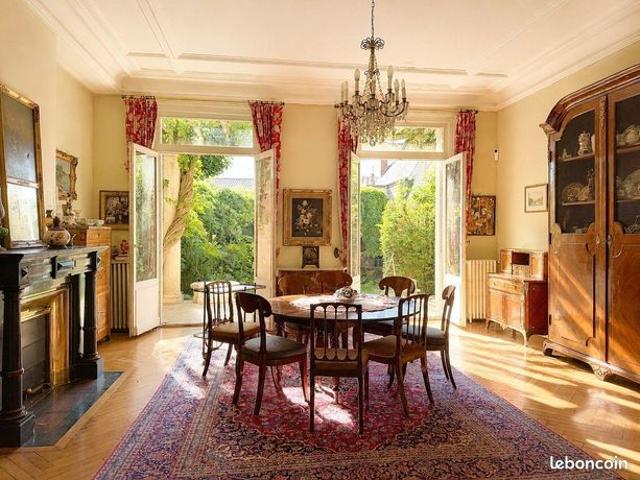 Maison 9 pièces 320 m²
