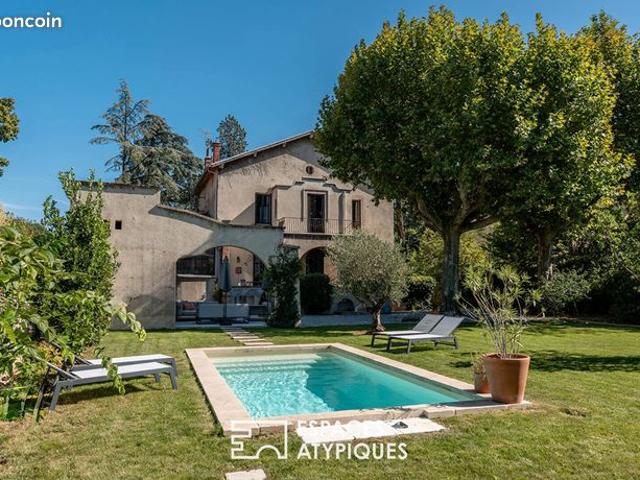 Maison 9 pièces 320 m²