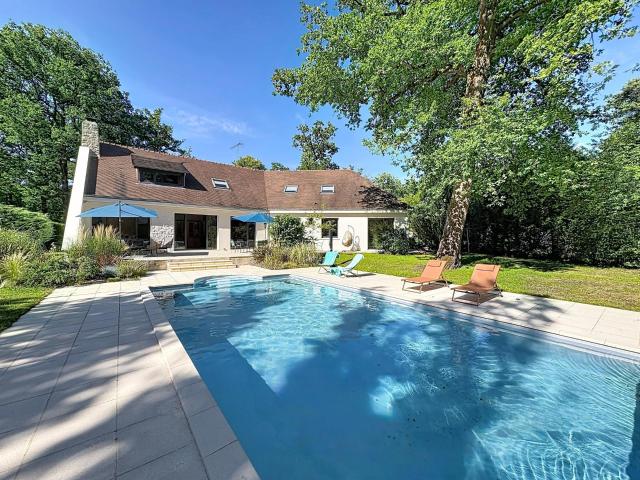 Maison 9 pièces 320 m²