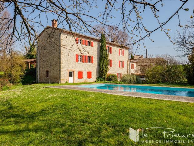 Maison 9 pièces 320 m²