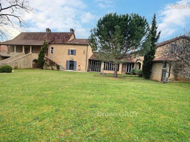 Maison 9 pièces 320 m²