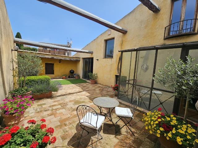 Maison 9 pièces 320 m²