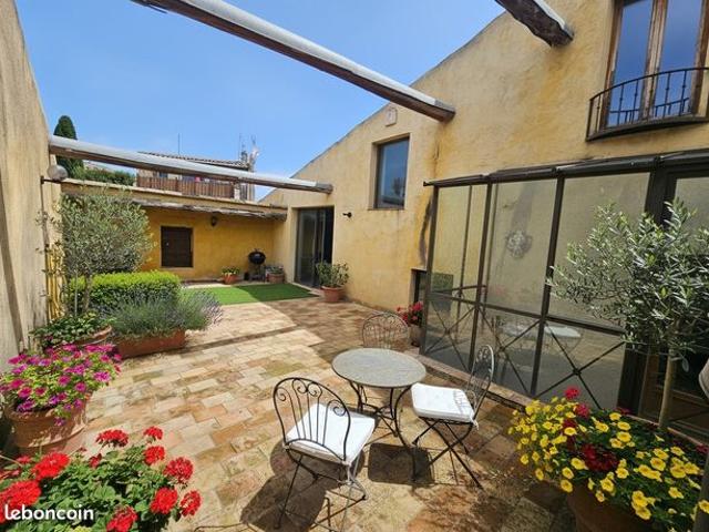 Maison 9 pièces 320 m²