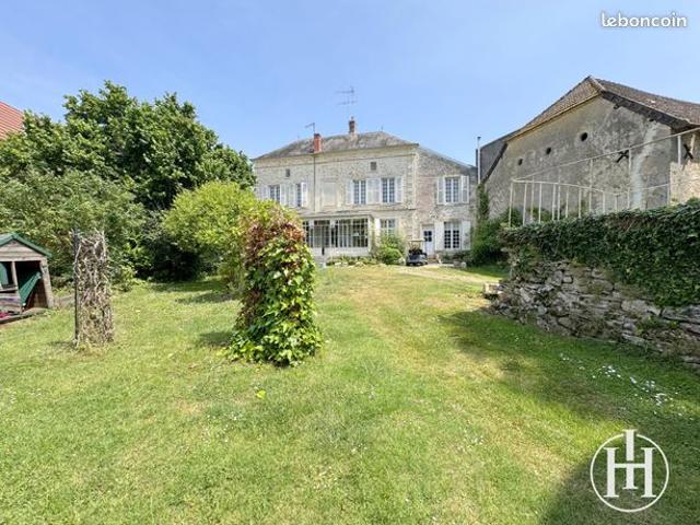 Maison 9 pièces 320 m²