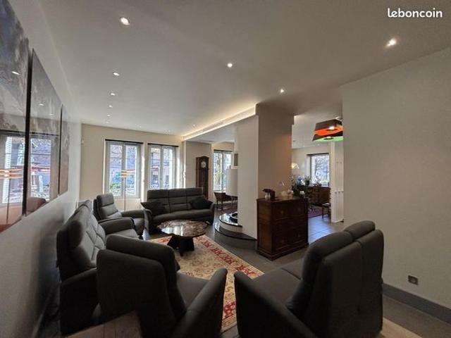 Maison 9 pièces 321 m²